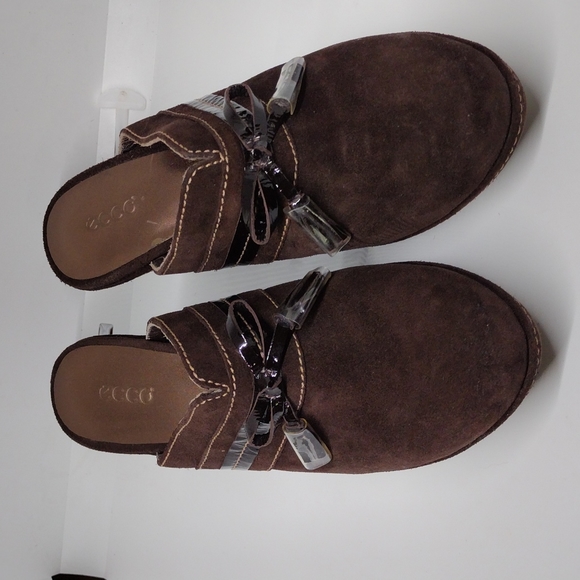 Dark Brown ECCO Suede Wedge Clogs NWOT Sz 37 6.5 Leather Trim Tassels 2.75 Heels - Picture 1 of 5